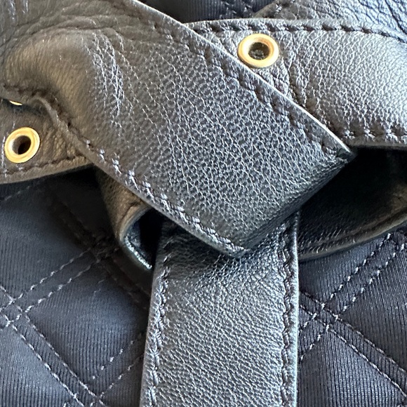 Marc Jacobs Black Quilted Shoulder Bag with Gold Accents - Picture 5 of 13